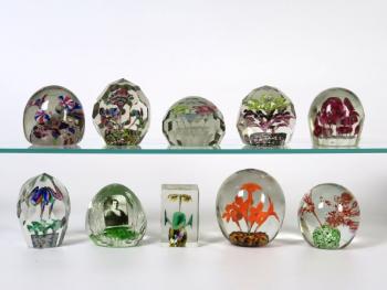 104. Set mit 10 Glasbriefbeschwerern 104. Set mit 10 Glasbriefbeschwerern