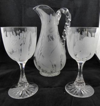 Krug und zwei Gläser, Geschliffeneblumen Krug und zwei Gläser, Geschliffeneblumen